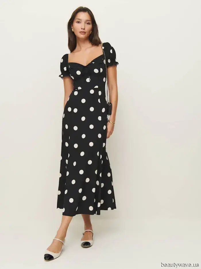 Hailey Bieber acaba de decir que este estampado clásico se ve tan 2025 cuando se combina con este color de zapato poco convencional.