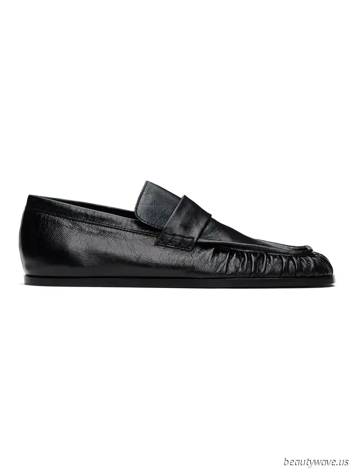 I couldn't help but observe that the trendiest dressers in L.A. consistently pair this shoe style with black trousers.
