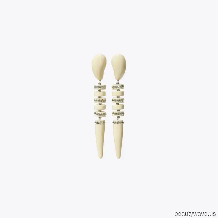 The Unique Earrings That Trendy Girls in Paris and NYC Are Sporting