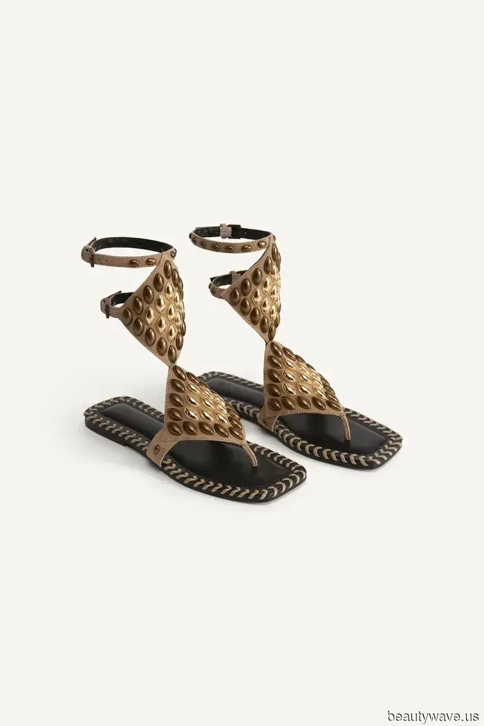 Ich dachte, ich hasse die Mode der 2000er, aber diese Retro-Sandalen-Trends sind tatsächlich schick.