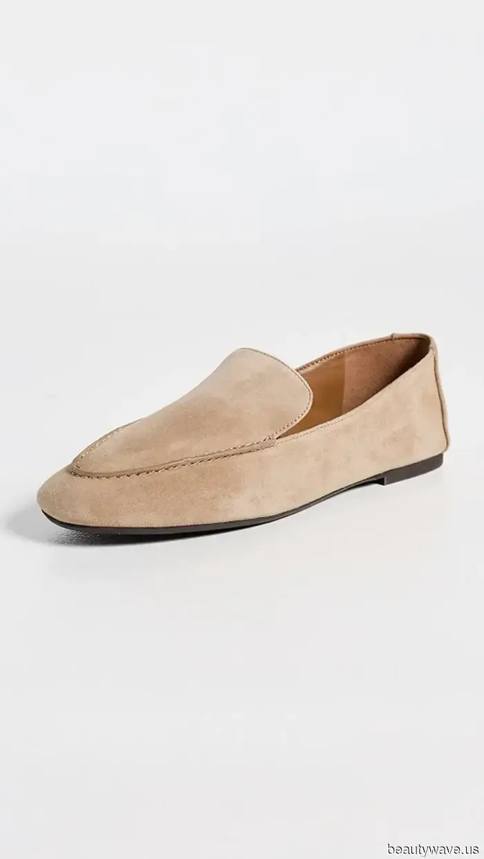 Le persone di moda a Parigi sanno che queste tendenze estive delle scarpe sono fondamentali per un look ben curato.