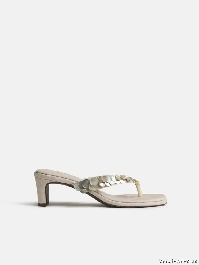 Es oficial: De repente, todos están usando estos zapatos de alta calle codificados por The Row este verano.