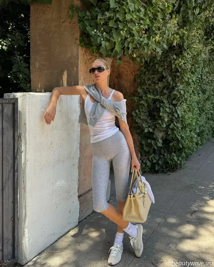 Der nicht-weiße Sneaker-Farbtrend, den Models gerade mit Leggings und Jeans tragen.