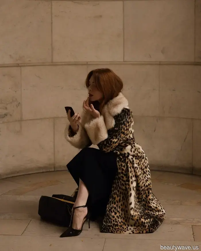 Addio ai noiosi piumini, questo cappotto approvato da Alexa Chung è ciò che ogni editor di moda desidera.