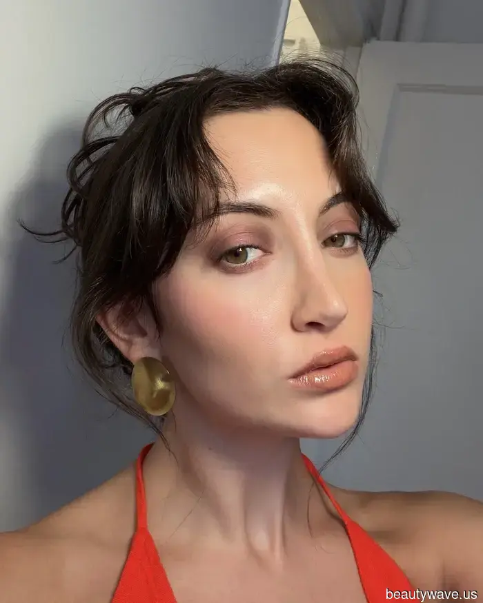 Ich habe 5 französische Mädchenmethoden entdeckt, um in diesem Sommer Augen-Make-up zu tragen, und das verdanke ich nur diesem einen Produkt.