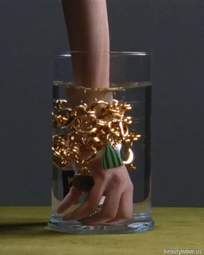 L'ultima uscita del 2026 di Celine è pura gioia, e gli accessori sono così divertenti.