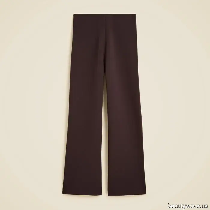 Девушки знают, что ношение удобных штанов этого цвета вместо черного означает более стильные наряды.