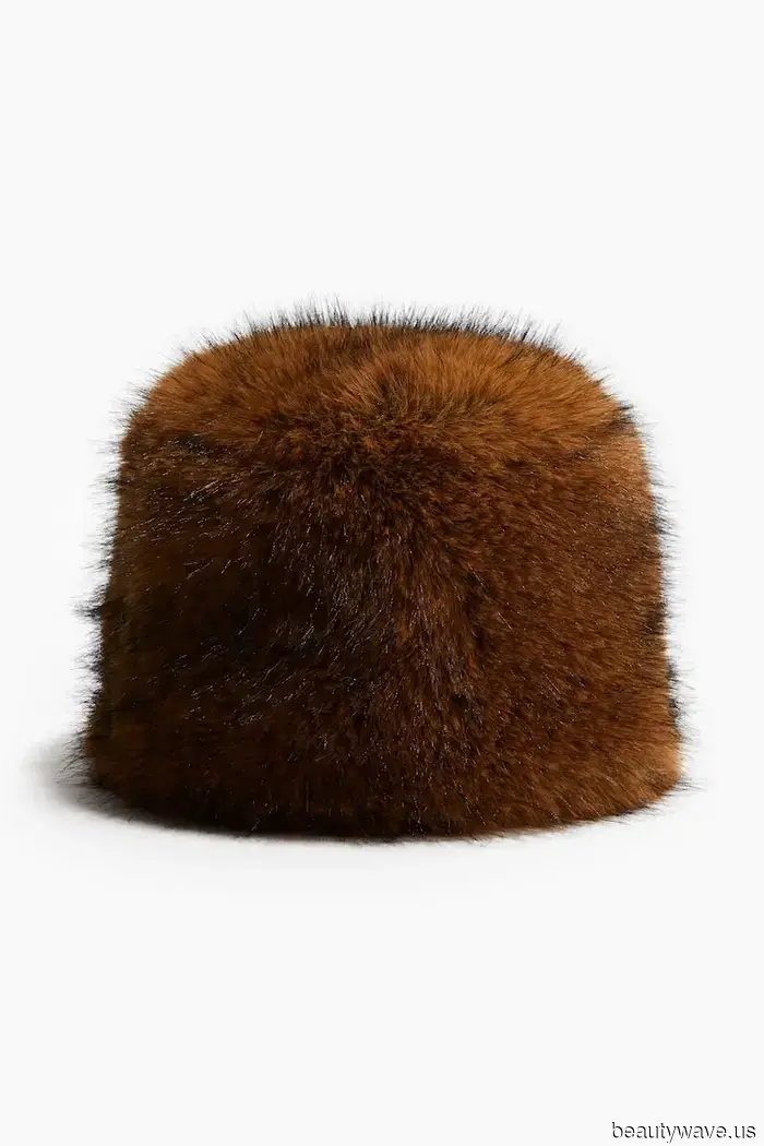 Le persone di moda stanno già indossando queste 5 tendenze di accessori autunnali 2025 che migliorano l'outfit in ripetizione.