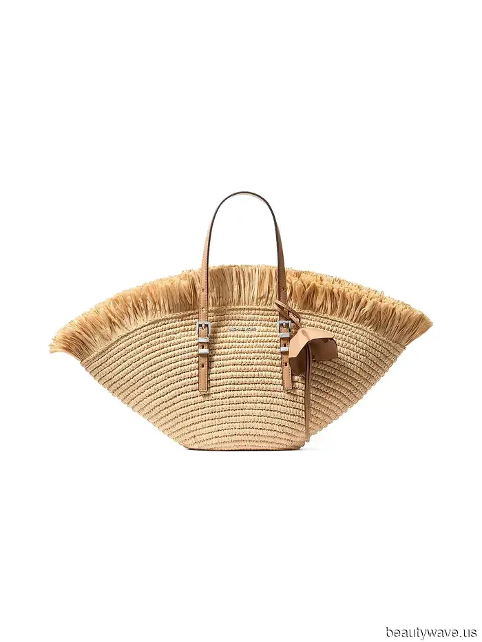 Parisian It Girls Concur: These Are the Micro-Trends That Are Significant This Summer