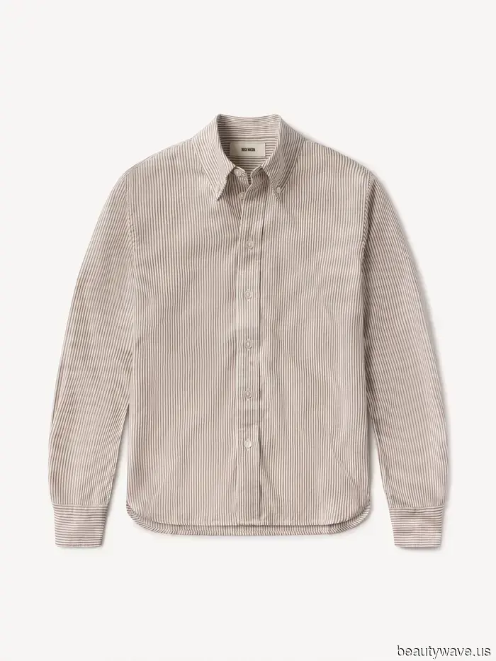 In New York, every It Girl's spring wardrobe features these 7 essential items.