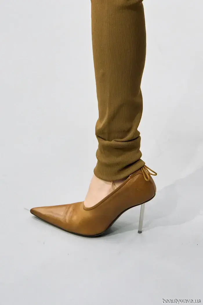 In my opinion, any dress, skirt, or pair of trousers matches well with this non-nude shoe color.