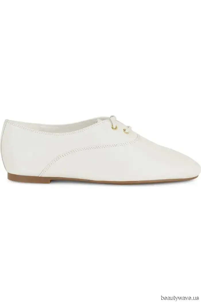 Here’s how to embrace the viral flat-shoe trend that everyone purchased earlier this year for Fall 2026.