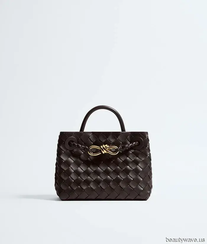 It Girls in NYC and L.A. Are Trading Their XL Totes for This Particular Mini Bag Trend.
