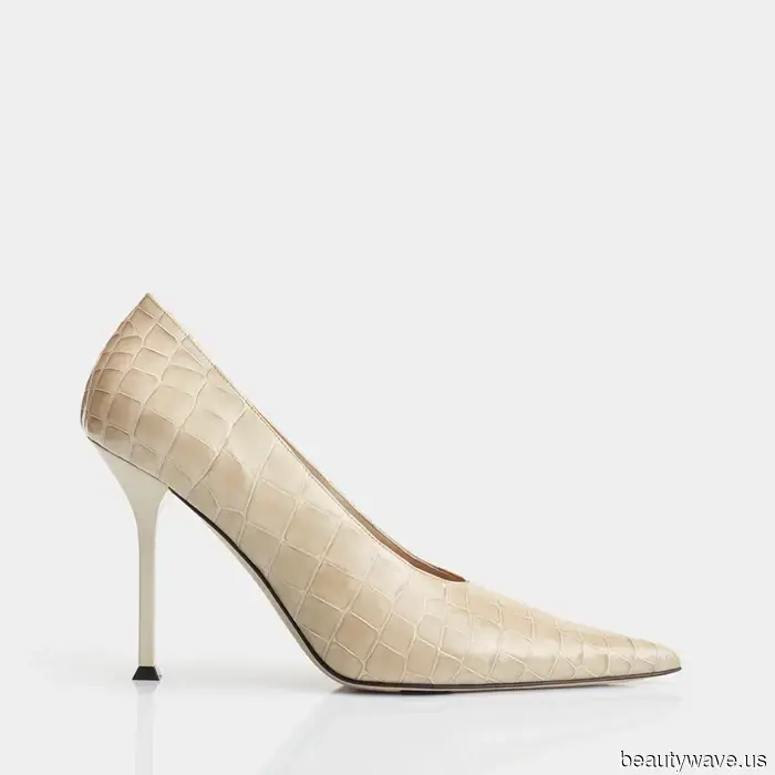 First VB, then Kate Middleton, and now Alexa is also embracing this new shoe trend.