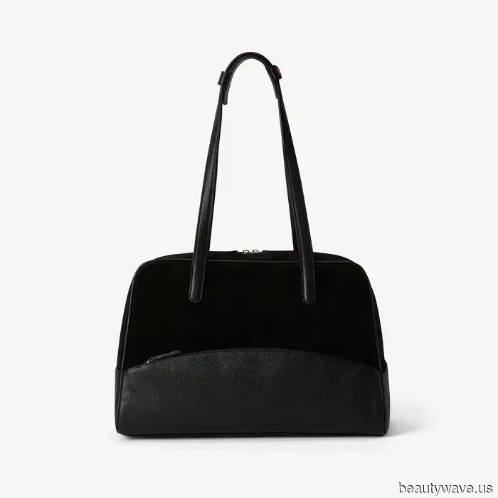 Apologies, but celebrities from the '90s excelled at autumn fashion—here are 7 outfits featuring jeans that demonstrate it.