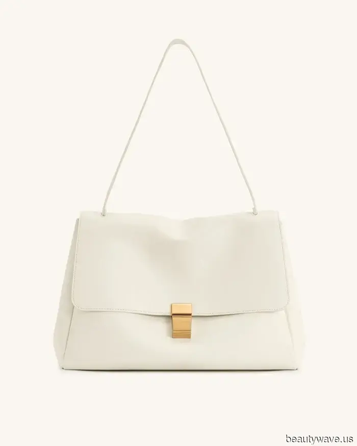 Forget about black totes—fashion experts are embracing these Spring bag color trends for 2026.