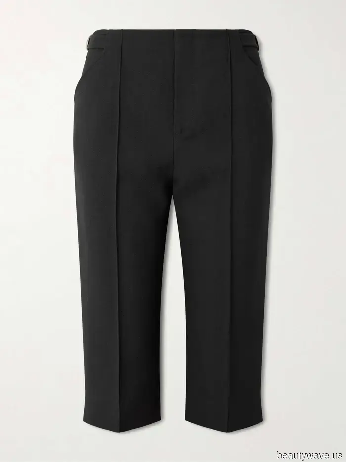 If you plan to wear capri leggings in 2026, style them like this, this, and this.