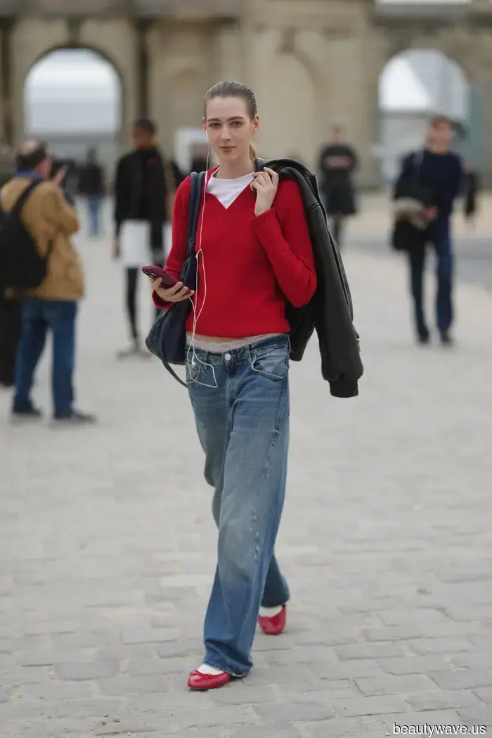 Everyone in New York called this flat trend "outdated," but Parisians continue to wear them everywhere.