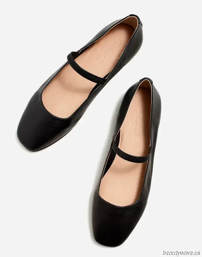 Skip the sneakers—this is the elegant flat-shoe style that French women pair with three different types of casual trousers.