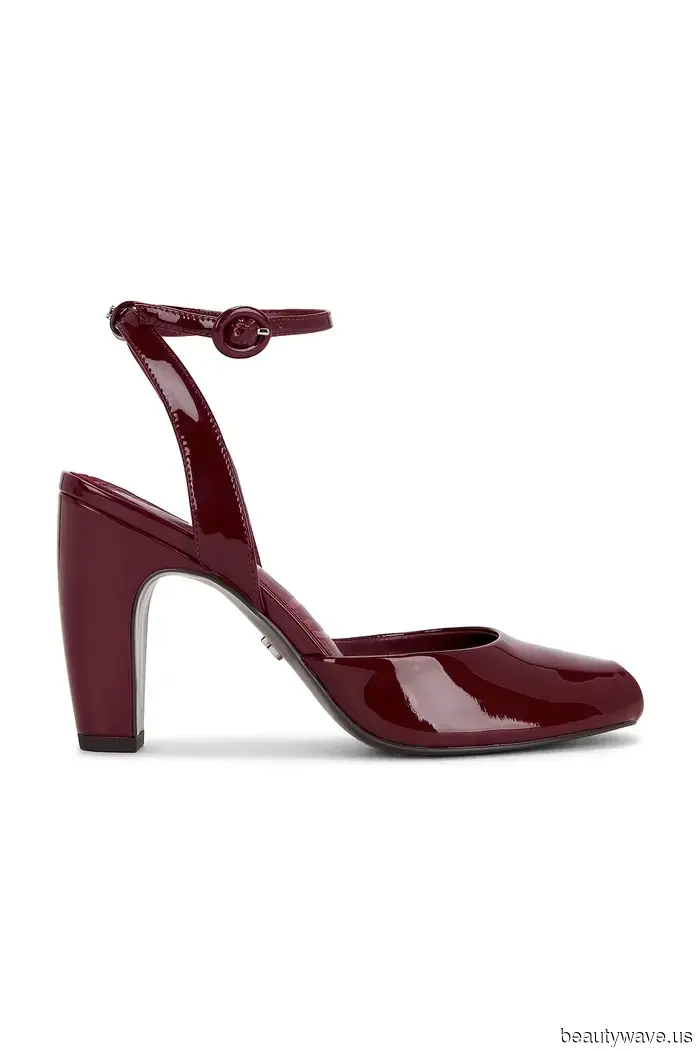 Low-rise jeans have made a comeback—here are the 5 types of shoes everyone is pairing them with.