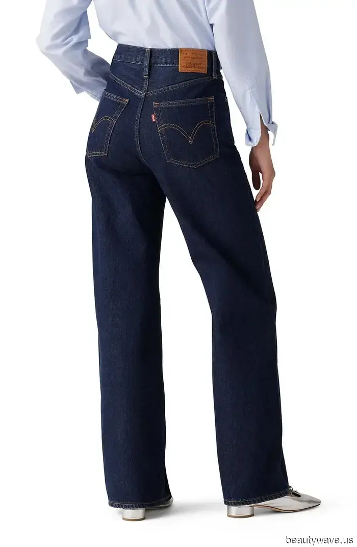 Not Ballet Flats, Not Sneakers—Everyone with Great Style is Currently Wearing These Shoes with Jeans.