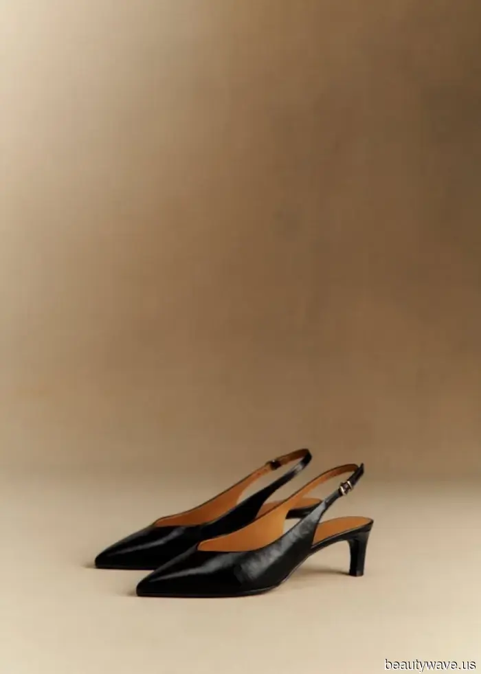 This combination of leggings and shoes appears equally sophisticated on those over 60 as it does on young women in their 20s.