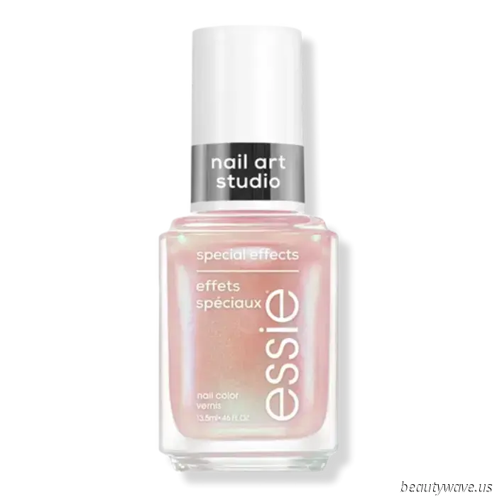 Es ist Zeit für eine neue Maniküre — „Chiffon“-Nägel sind offiziell die schickste Variante klassischer Neutraltöne.