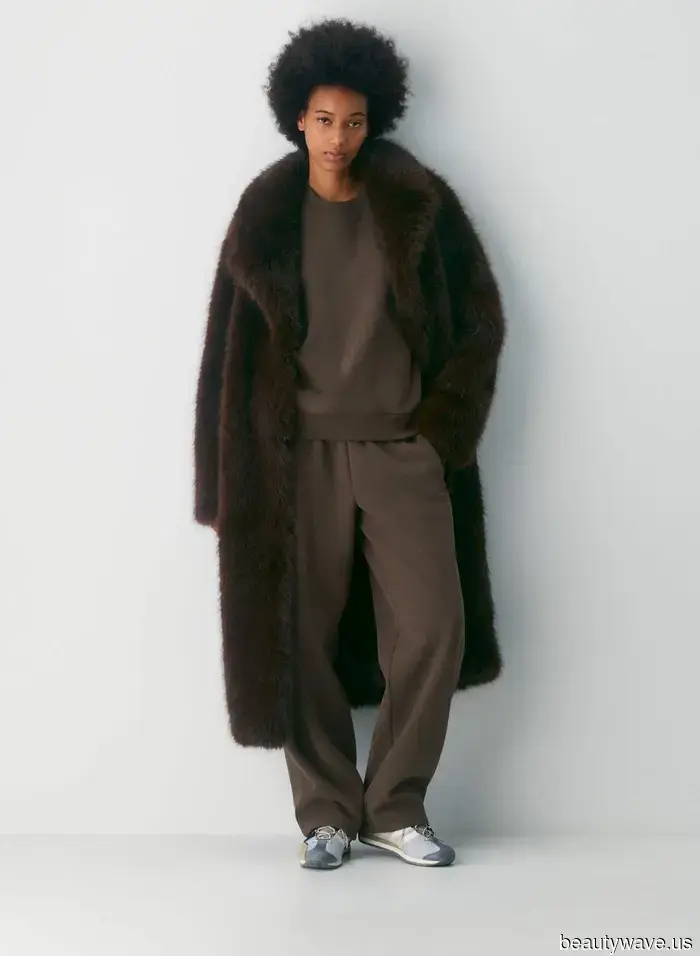 Spiacente, Leggings&mdash;Le It Girls volano in privato verso Aspen in tuta e con il trend dei cappotti invernali più eleganti.