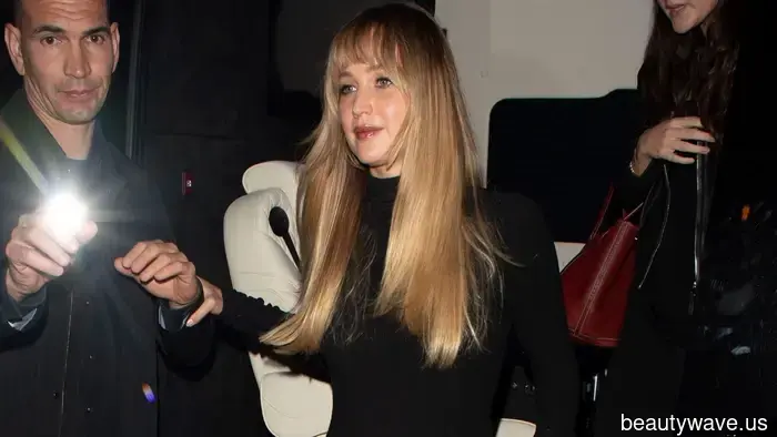 Está aquí: La tendencia de las faldas It-Girl para llevar con tacones de gato este otoño