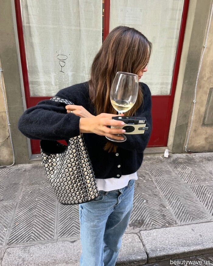 Acabo de regresar de Barcelona y Ámsterdam&mdash;cada chica llevaba esta bolsa anti-minimalista.