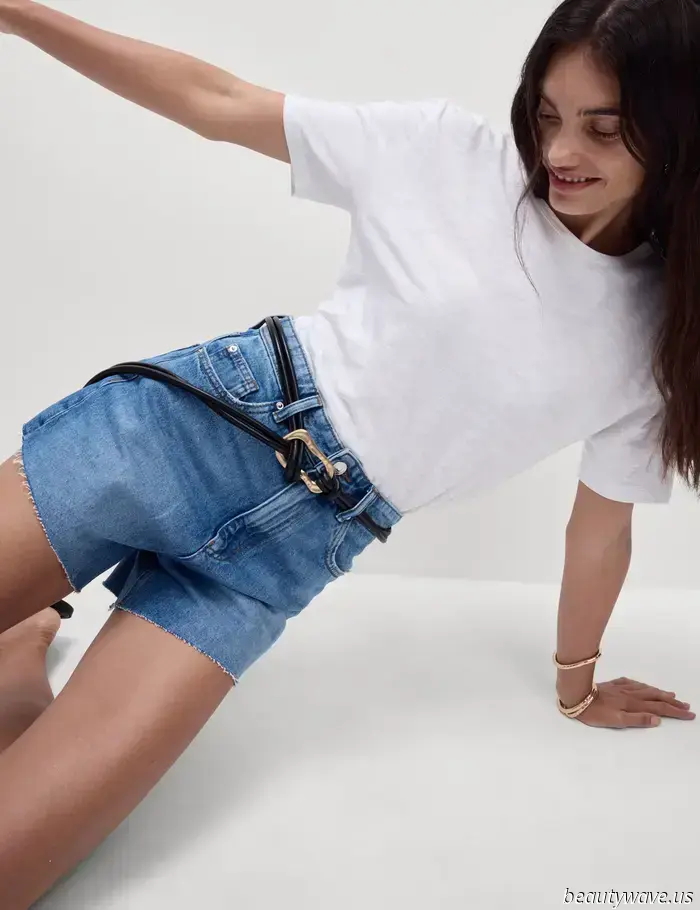 Non litigare con Dua Lipa e Simone Ashley — questo è l'unico modo per indossare i nostri jeans corti al momento