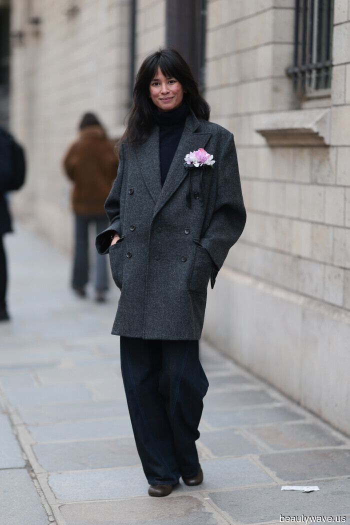 It's My Duty to Observe: The Highly Specific Accessory That Trendy Girls in NYC Are Now Fixated On