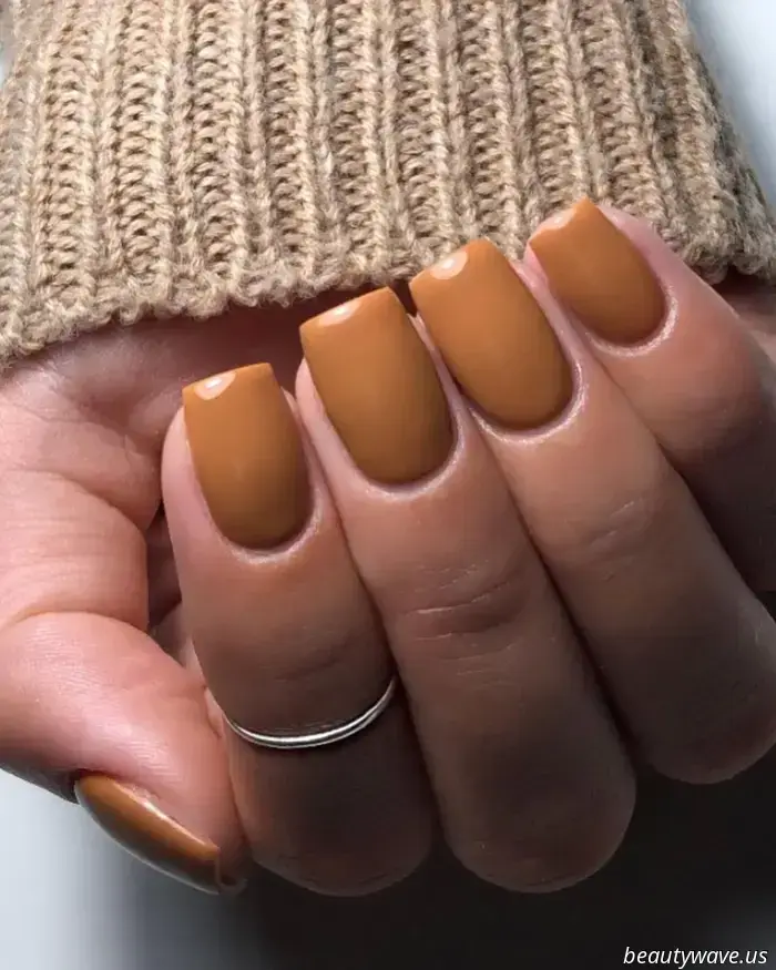 Il colore noce moscata si sta già rivelando il colore di smalto dall'aspetto più costoso per l'autunno.