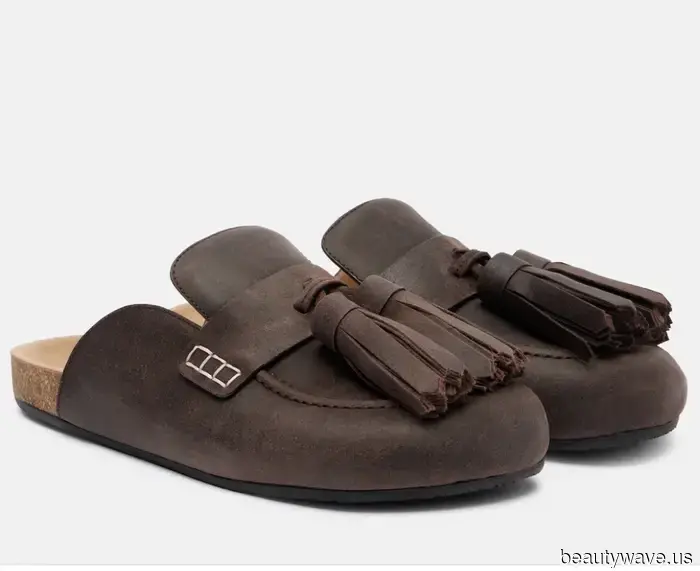 Everyone on my feed is sporting baggy jeans—here are the 7 pairs of shoes that look the most stylish with them.