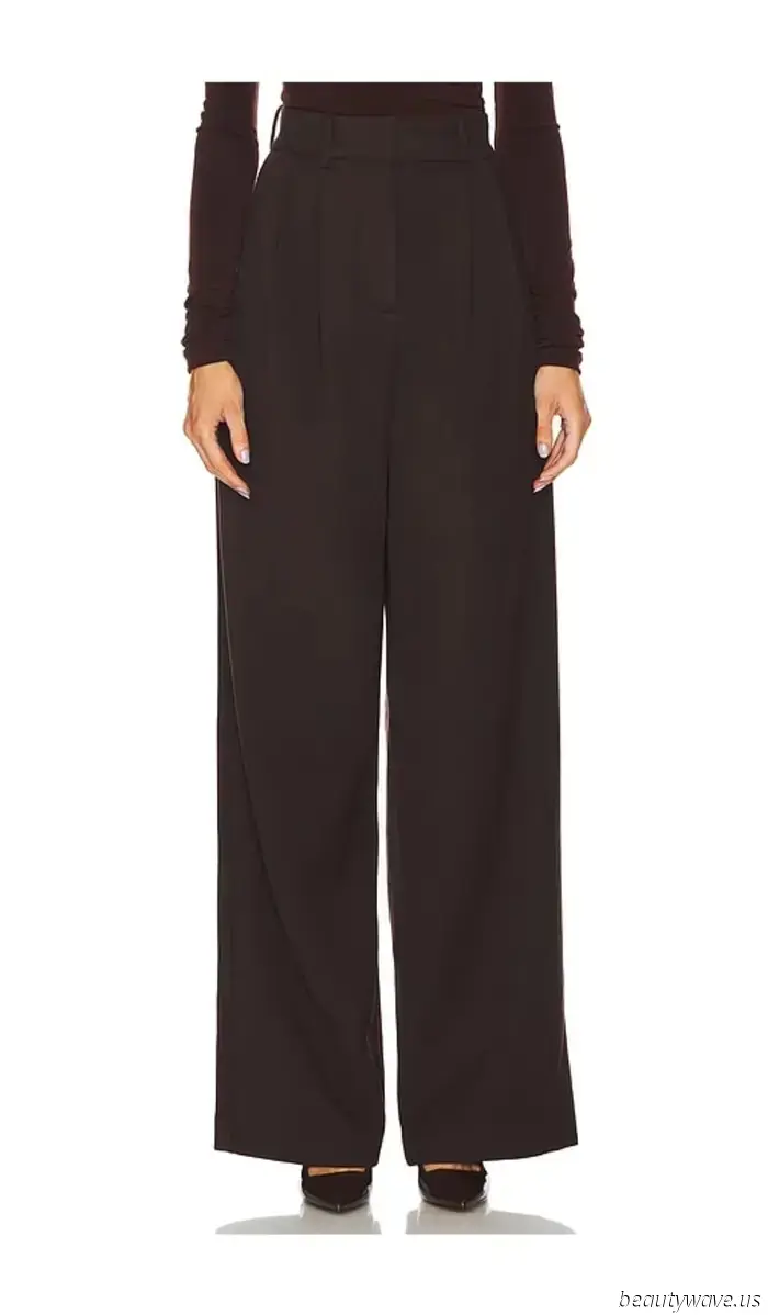 Don this stylish accessory with pants this summer if you wish to achieve a luxurious look.