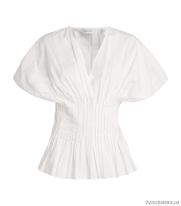 Not Ruffle, Not Lace—The Stylish Top Trend That Appeals to Both Minimalists and Those With Classic Tastes.
