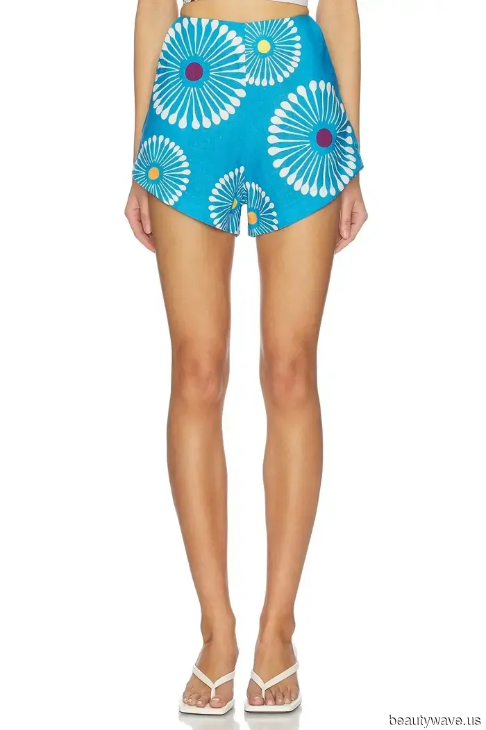 Here’s How Fashion Enthusiasts Dress for Summer Getaways to the Lake
