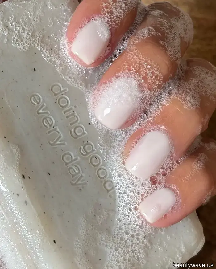 If you find it hard to make decisions at the salon, these 9 timeless nail colors will always appear chic.