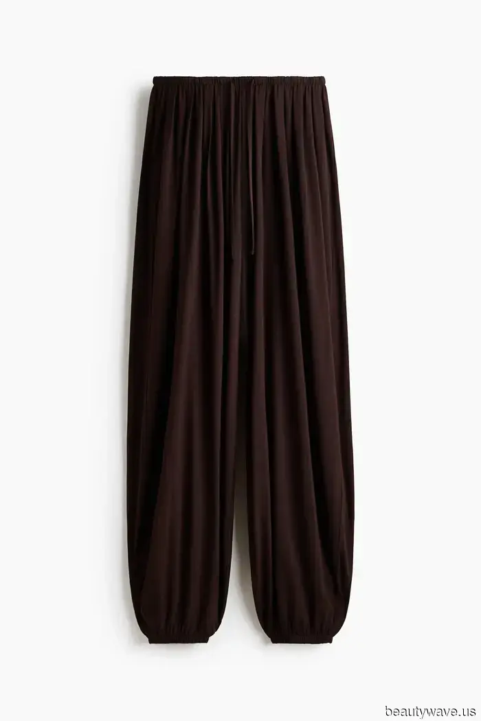 Skip the jeans—ballet flats look most stylish with this season's new trouser trend.