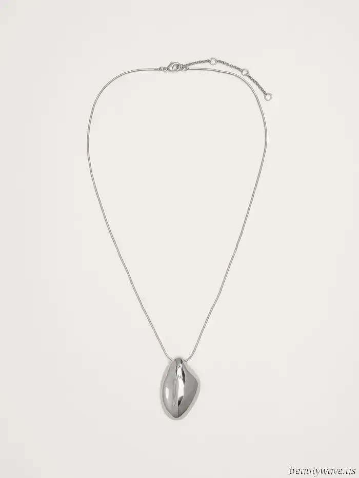 Out of the blue, everyone in the fashion world is sporting this jewelry trend—I recently discovered the most stylish option for less than $100.