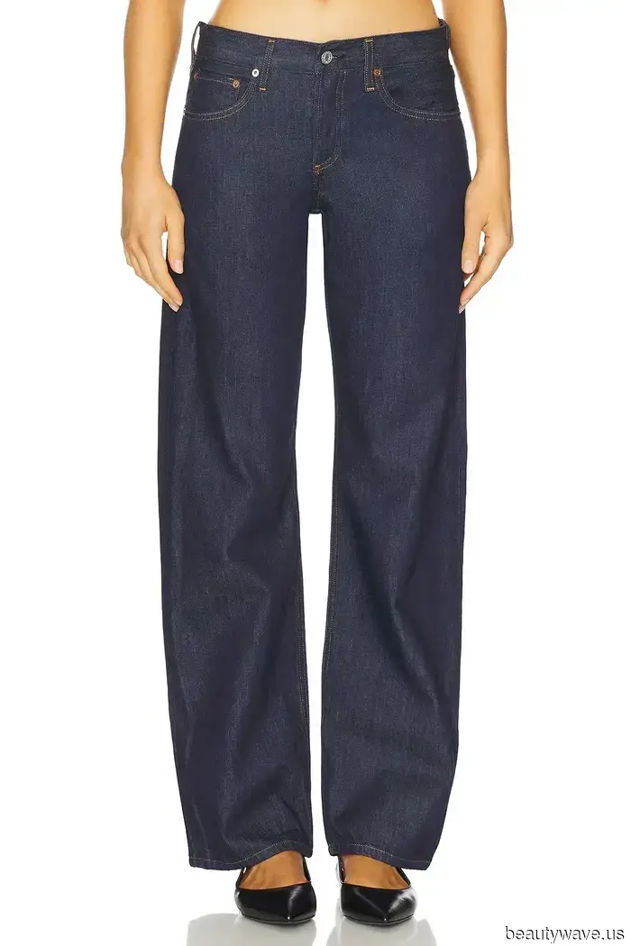 Hey, to be considered cool in 2025, you just need two things: baggy jeans and this unusual, trending flat shoe style.