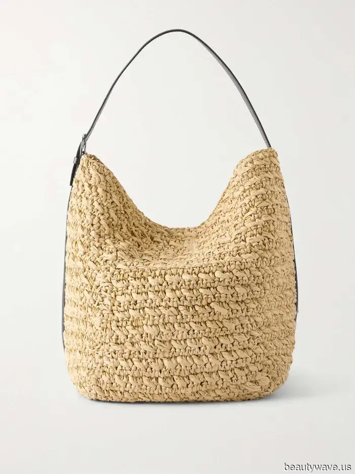 Le ragazze alla moda sanno che abbinare questa tendenza dei pantaloni con una borsa in rafia è il nuovo outfit di primavera.
