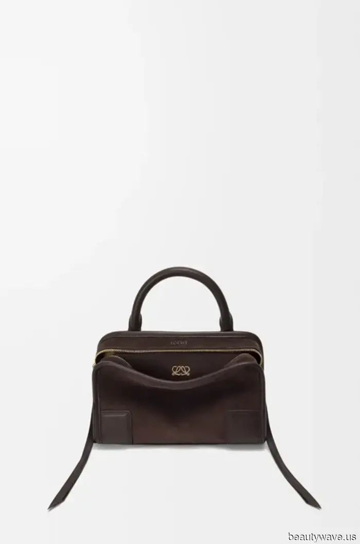 Forget about black totes—fashion experts are embracing these Spring bag color trends for 2026.