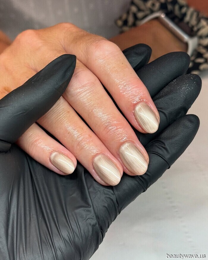 The 19 Chic Nail Colors Trendsetters Are Embracing This Fall (Along with the Ones They're Discreetly Phasing Out)