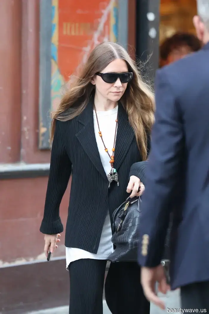 Forget about shopping at The Row—here’s the secret to achieving that Olsen twin style: embrace these autumn trends.