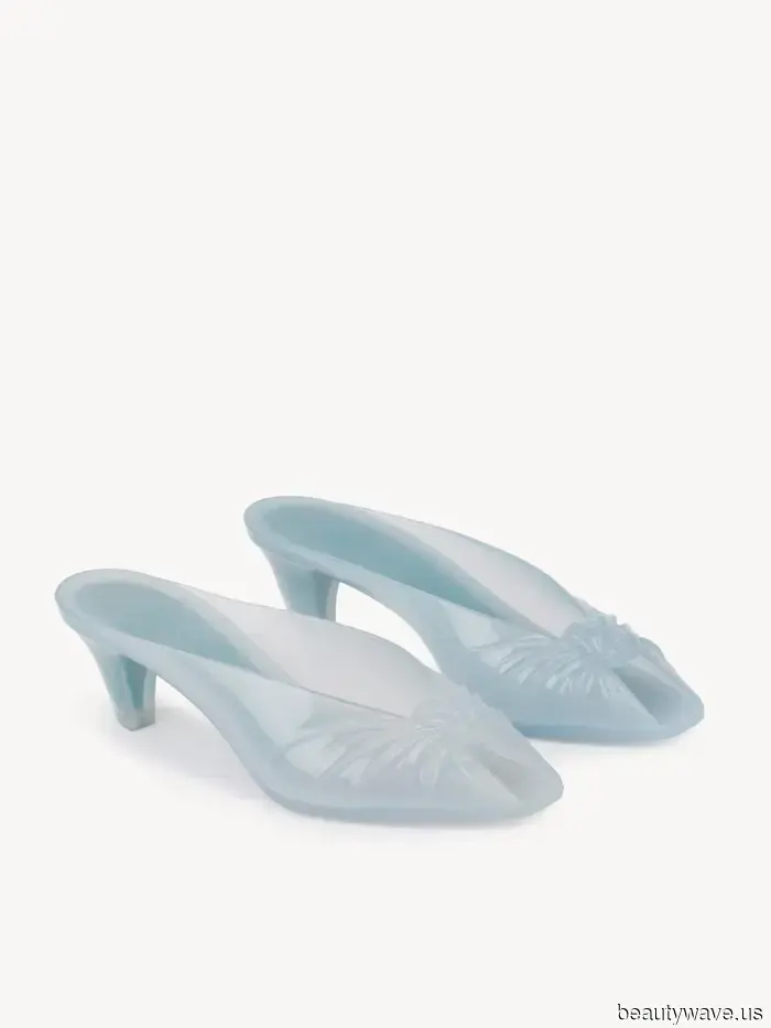 Everyone is aware that I have great taste in shoes—here are 7 summer trends that I wholeheartedly endorse.