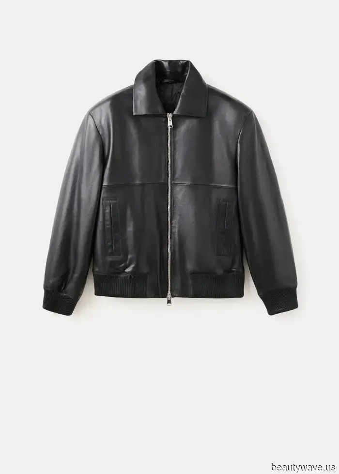 Olivia Dean ha appena volato per 18 ore con il completo di jeans e giacca di pelle che indosserei per una serata a Londra.