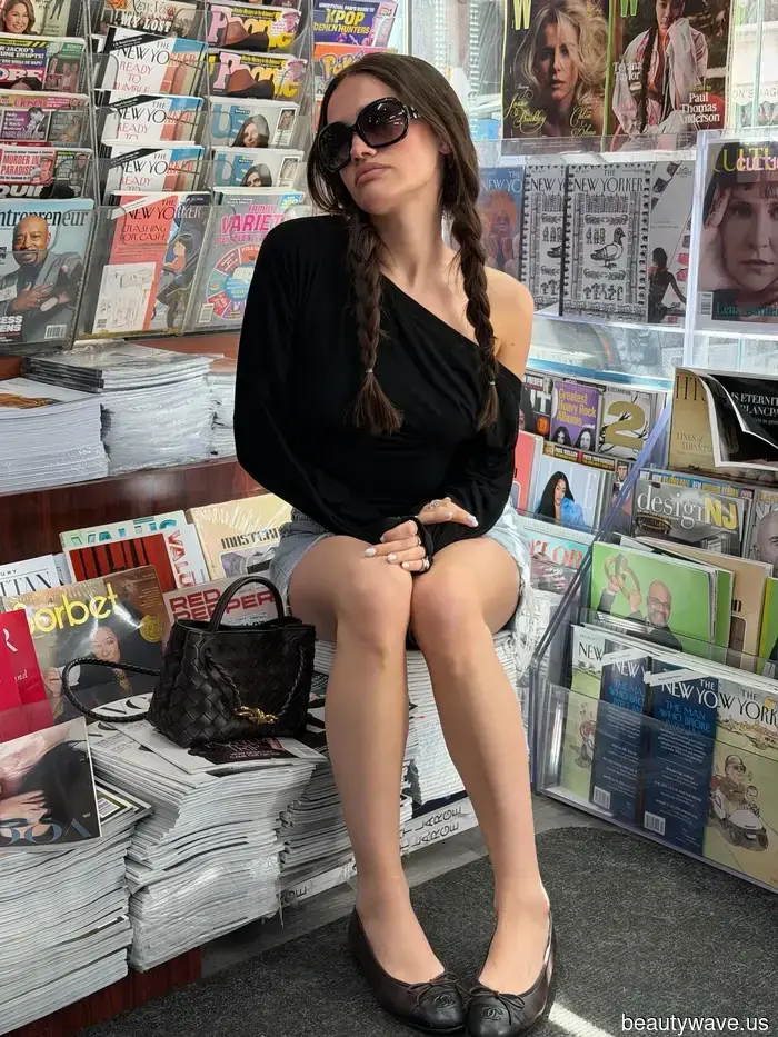 It Girls in NYC and L.A. Are Trading Their XL Totes for This Particular Mini Bag Trend.