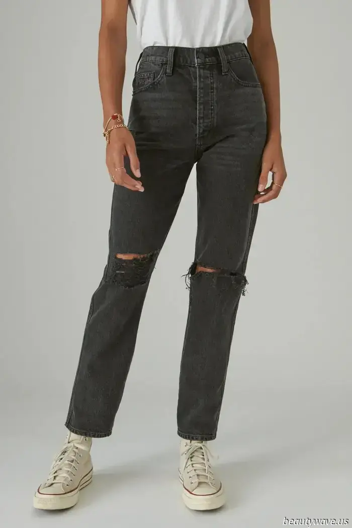 Avoid wearing ripped jeans until you’ve checked out how Halle Berry styled them in the South of France.