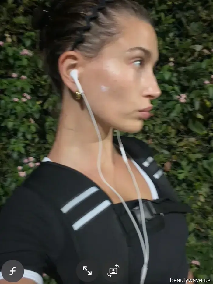 Forget about bandanas and silk scarves: Hailey Bieber is sporting this '90s hair accessory instead.